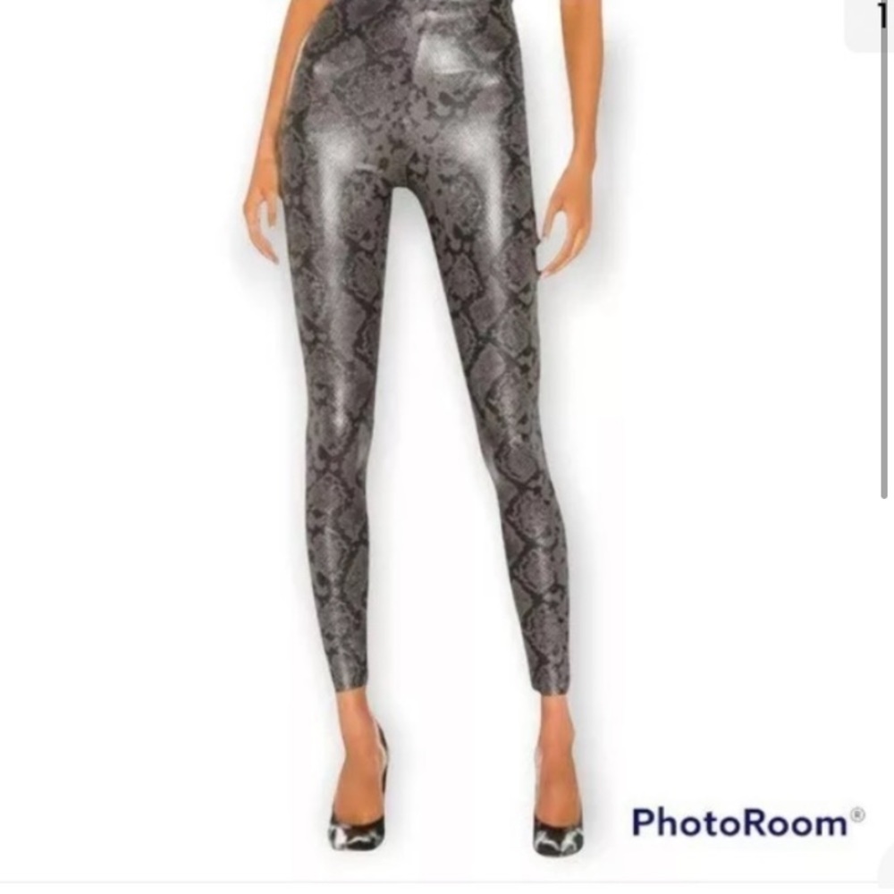 7 FOR ALL MANKIND PANTS 💋NWT - Picture 1 of 9